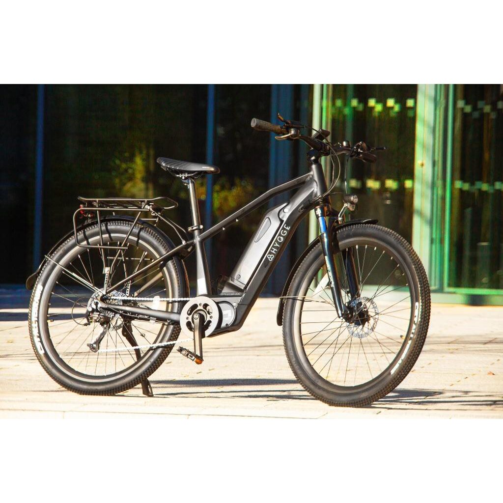 HYGGE Aarhus e-bike - Long range 80km, Shimano Altus RDM370 9 speed with Shimano Disc Brakes. In Black or White.