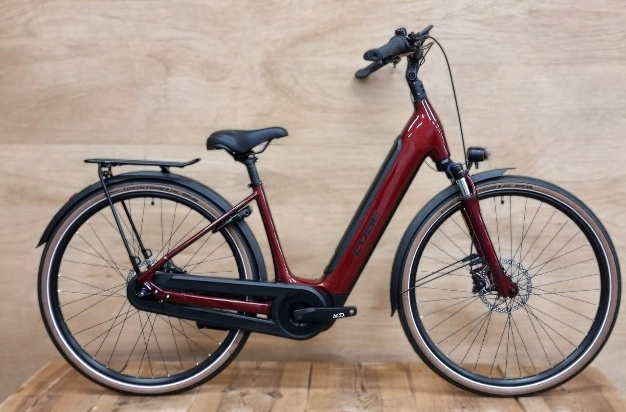The Electric Bike Shop Cube Ex-Display Supreme Hybrid Pro 625 Electric Bike With Hub Gears in Red & Black X-Small 46cm Frame X-Small 46cm Red & Black